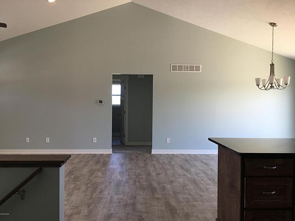 5th image of 11704 Everett Ave