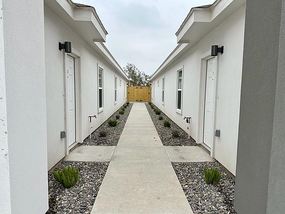 3rd image of 420 E Acacia Ave #3