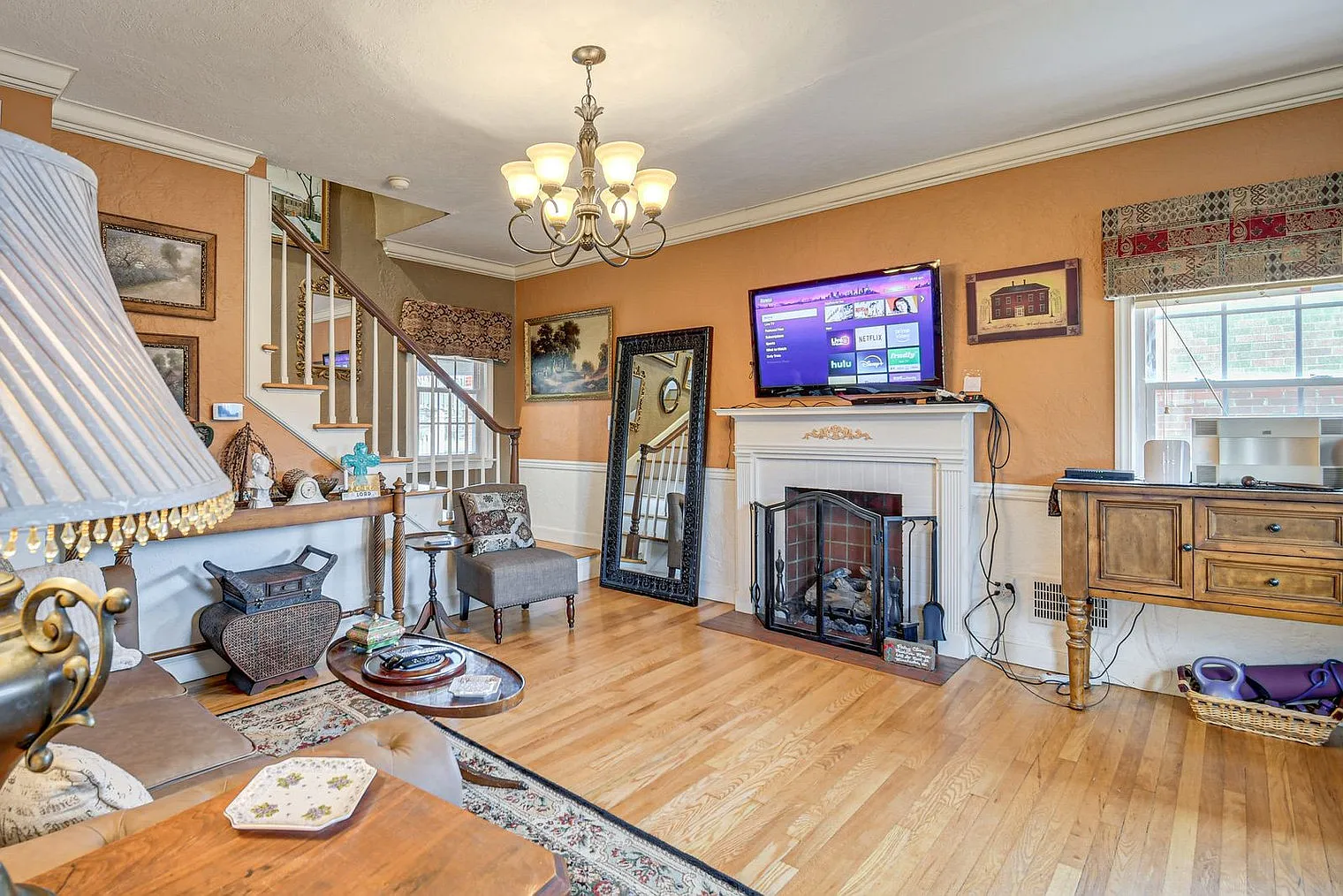 2 bed, 1.0 bath, 1194 sqft, $2,871 — Photo 2