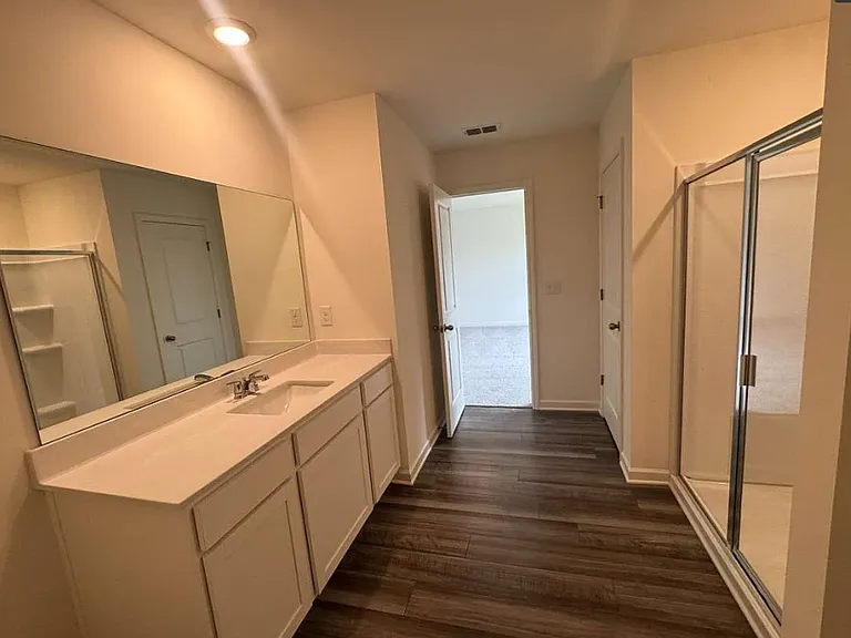 237 Silverton Dr — Photo 8