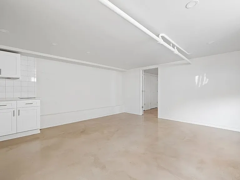 124 Sullivan Pl #1 — Photo 4