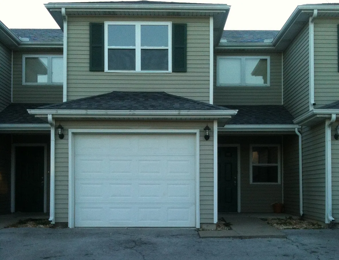 Crow 1100 Townhomes — Photo 1