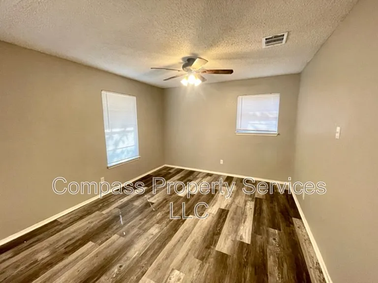 120 York Dr #120 — Photo 13