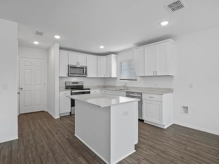 4541 Benham Dr — Photo 6