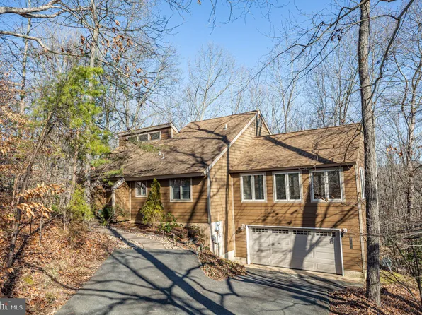 511 Winterberry Dr, Fredericksburg, VA 22405