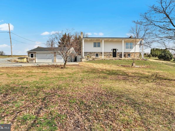 913 Pine Grove Rd, Fredericksburg, PA 17026