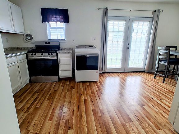 3rd image of 1625 Conley Rd #220