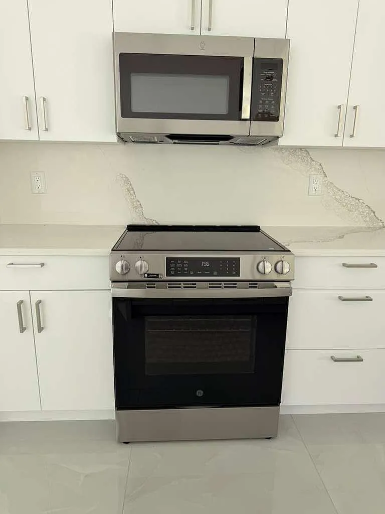 3 bed, 2130 sqft, $2,600 — Photo 3