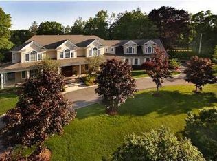 7 N Rohallion Dr, Rumson, NJ 07760