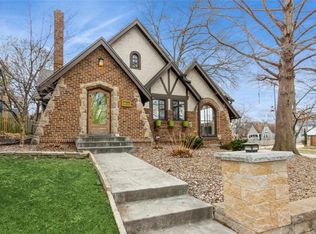 301 E Dartmouth Rd, Kansas City, MO 64113