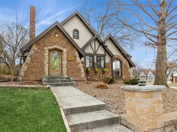 301 E Dartmouth Rd, Kansas City, MO 64113