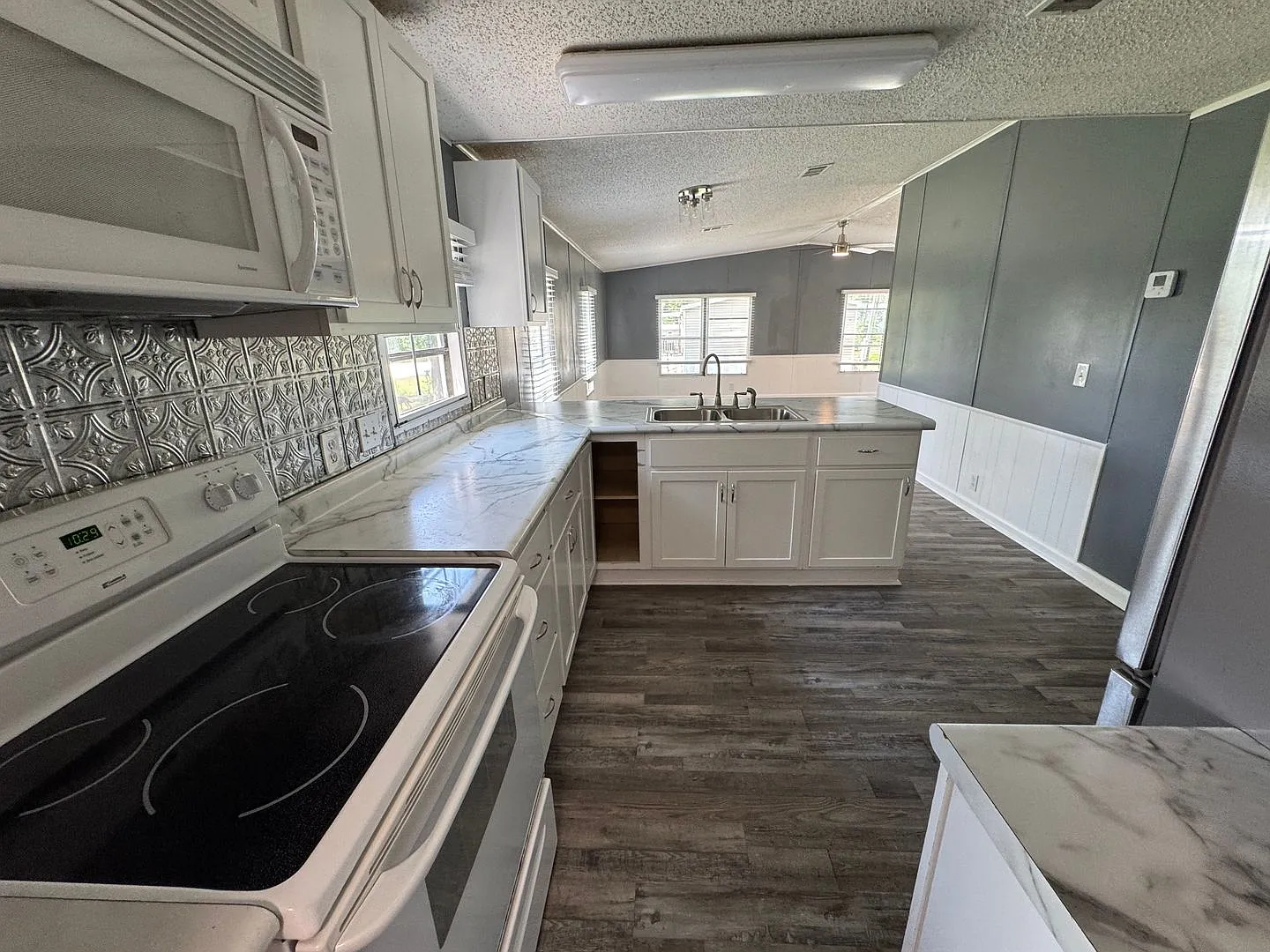 2 Bedroom, 2 Bath home in Branford — Photo 3