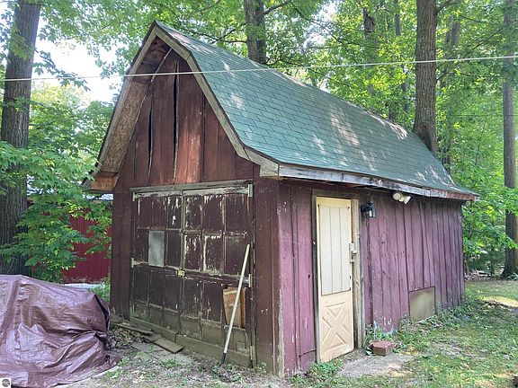 3rd image of 2360 Arbor Rd