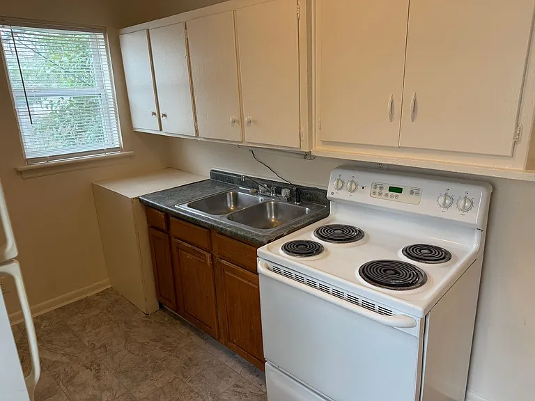 2414 Wilson Ave — Photo 5