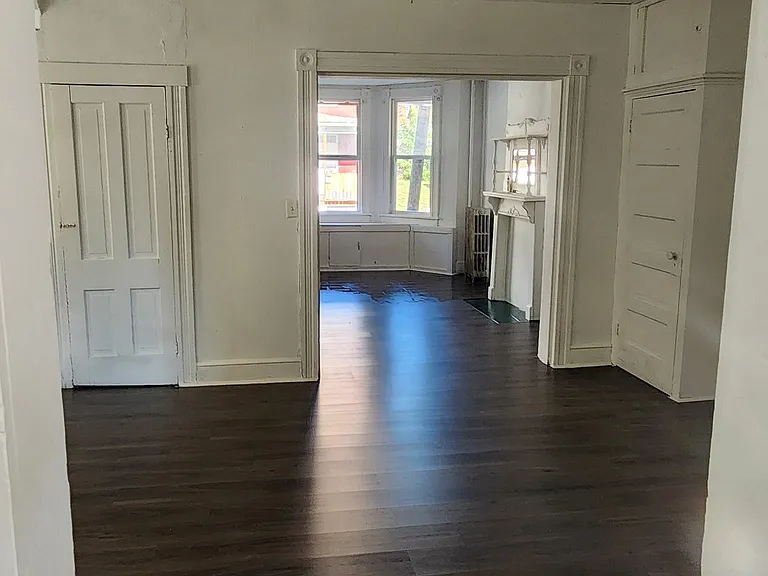 211 Maryland Ave — Photo 2