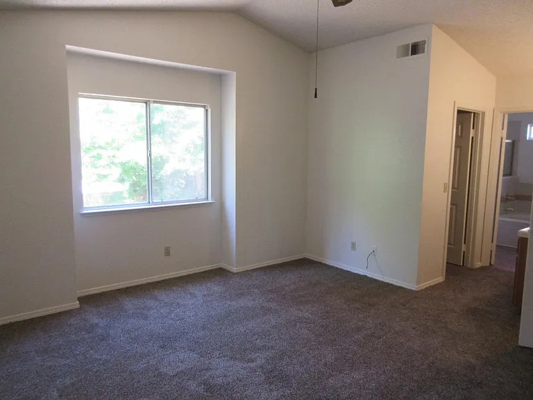 993 E Edgemont Dr — Photo 14