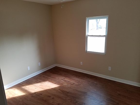 5th image of 2801 Warren Ave