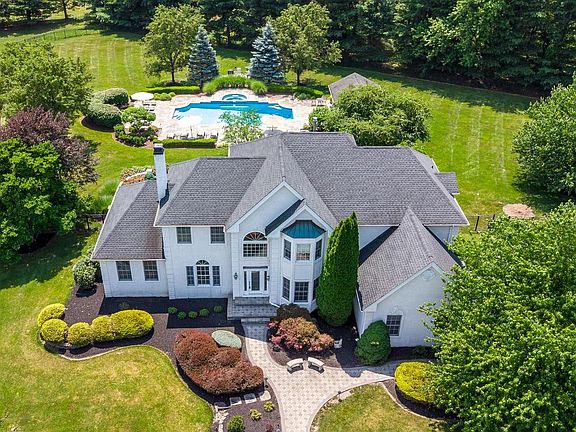 3rd image of 66 Florence Dr