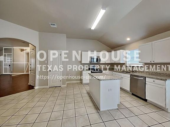 4th image of 621 Soledad St