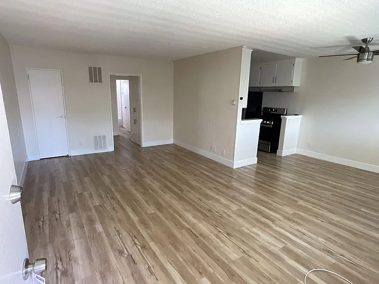 3942 Stevely Ave — Photo 5