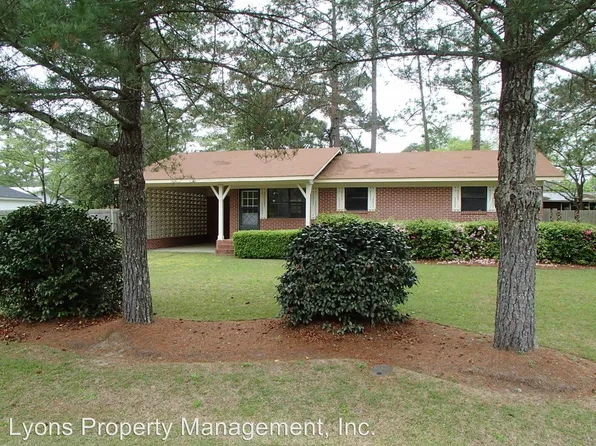 619 Lakeview Dr, Adel, GA 31620