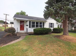 90 Castlewood Dr, Rochester, NY 14624