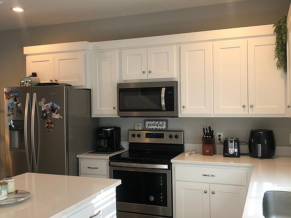 4th image of 256 Caroline Dr