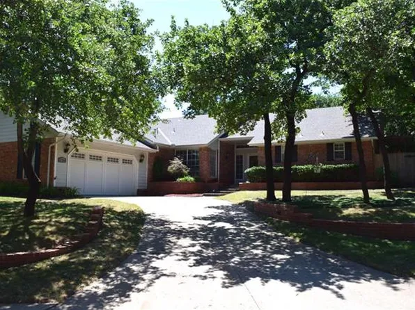 3704 Coachlight Dr, Edmond, OK 73013