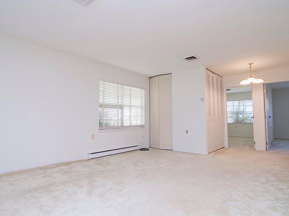 5th image of 871 Balmoral Court #A