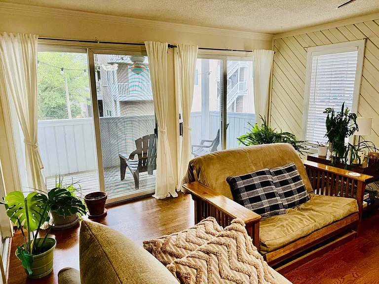 2328 Croix Dr — Photo 18