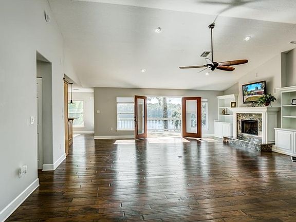 3rd image of 124 Hidden Oaks Dr