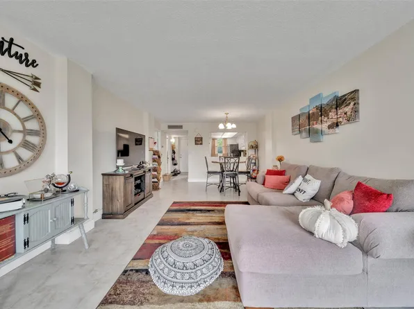 121 Royal Park Drive #3D, Oakland Park, FL 33309