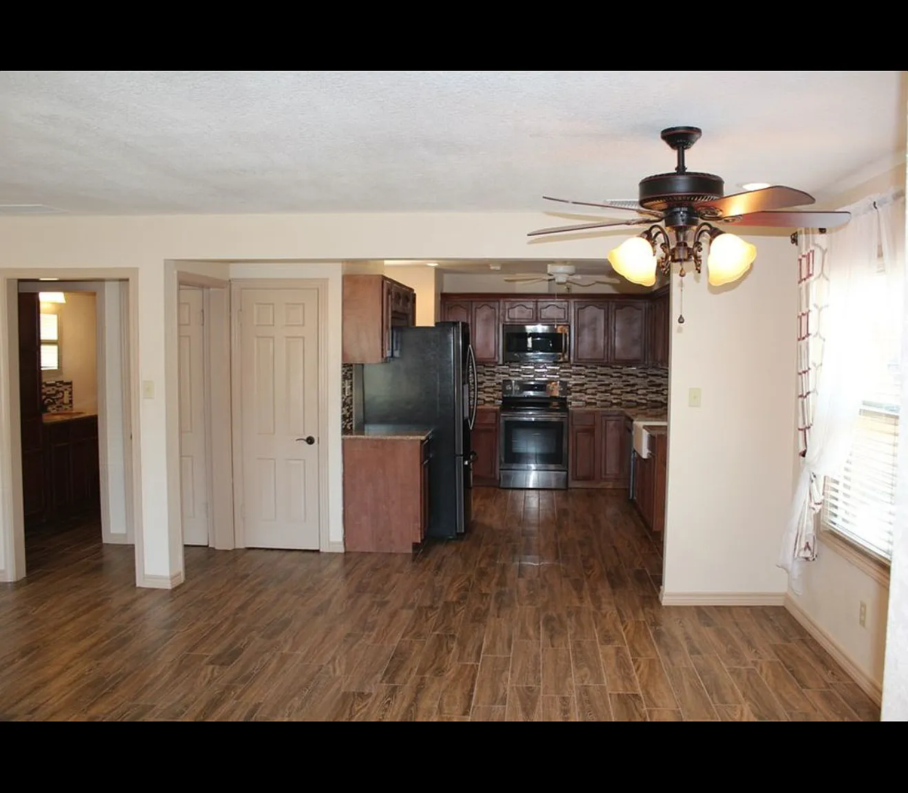 2 bed, 1220 sqft, $1,600 — Photo 3