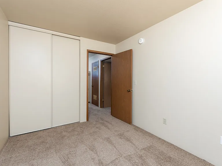 Meadowrock Apartments — Photo 13