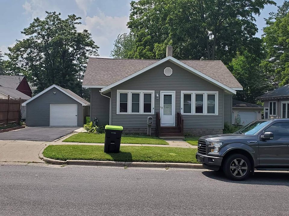 Front of house facing the east toward the street.