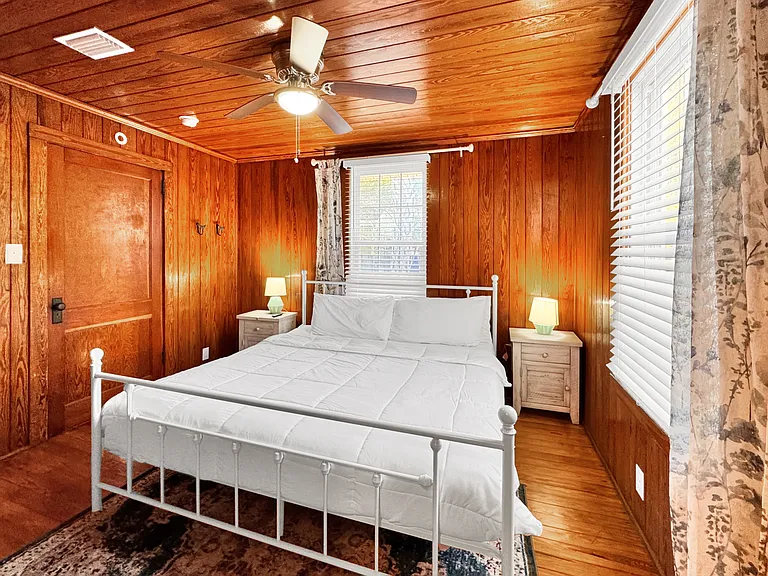 1666 W Intendencia St #B — Photo 16