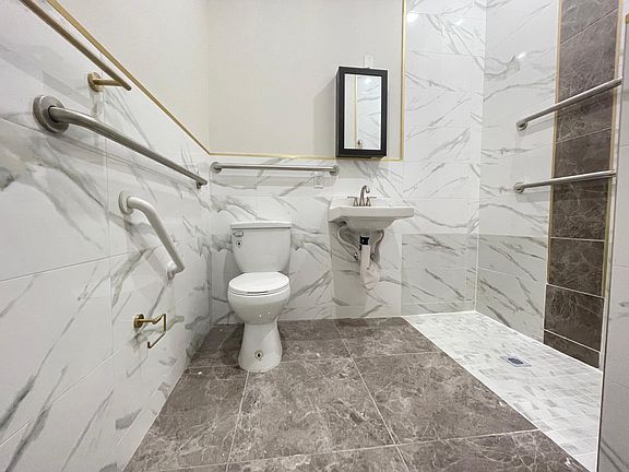 4th image of 141 Monticello Ave #1D
