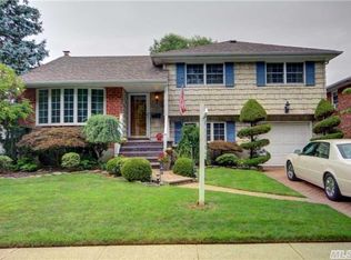 1892 Park Dr, Seaford, NY 11783