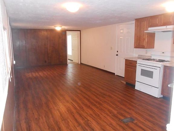 4th image of 24896 Lakewood Dr