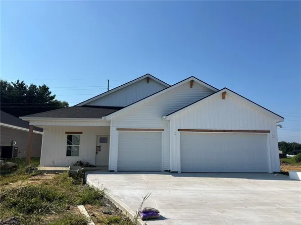 4810 S Creek Woods Dr, Saint Joseph, MO 64507
