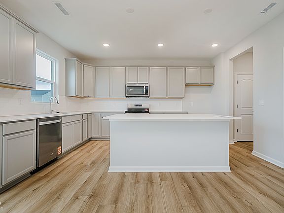 4th image of 16423 Pruett Ln