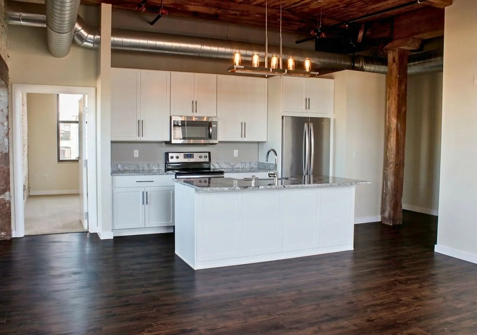2 bed, 1950 sqft, $5,500 — Photo 3