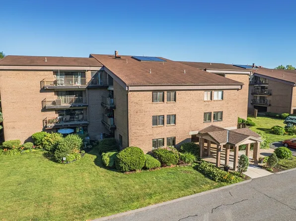 4 Ledgewood Way APT 11, Peabody, MA 01960