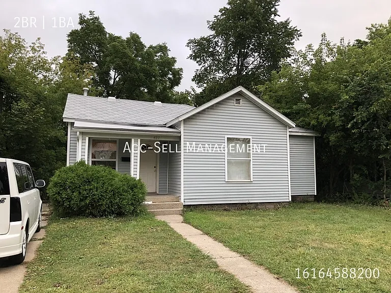 427 Leonard St NE — Photo 1