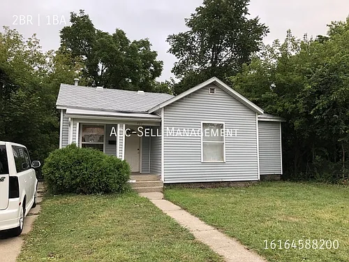 427 Leonard St NE Photo 1