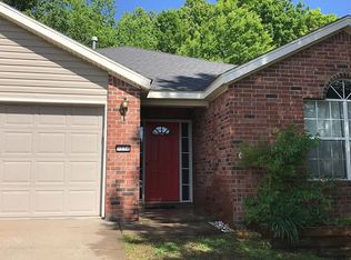 1234 S China Berry Ln, Fayetteville, AR 72704