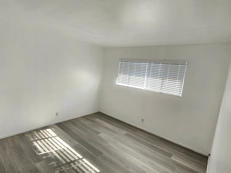 9220 Bancroft Ave #B — Photo 6