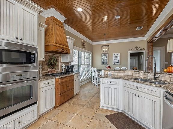 2nd image of 100 Button Willow Dr