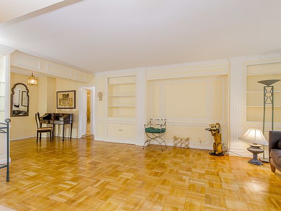 2nd image of 1381 Avenue Of The Amer #11O