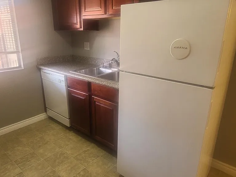 5061 River Glen Dr #70 — Photo 7